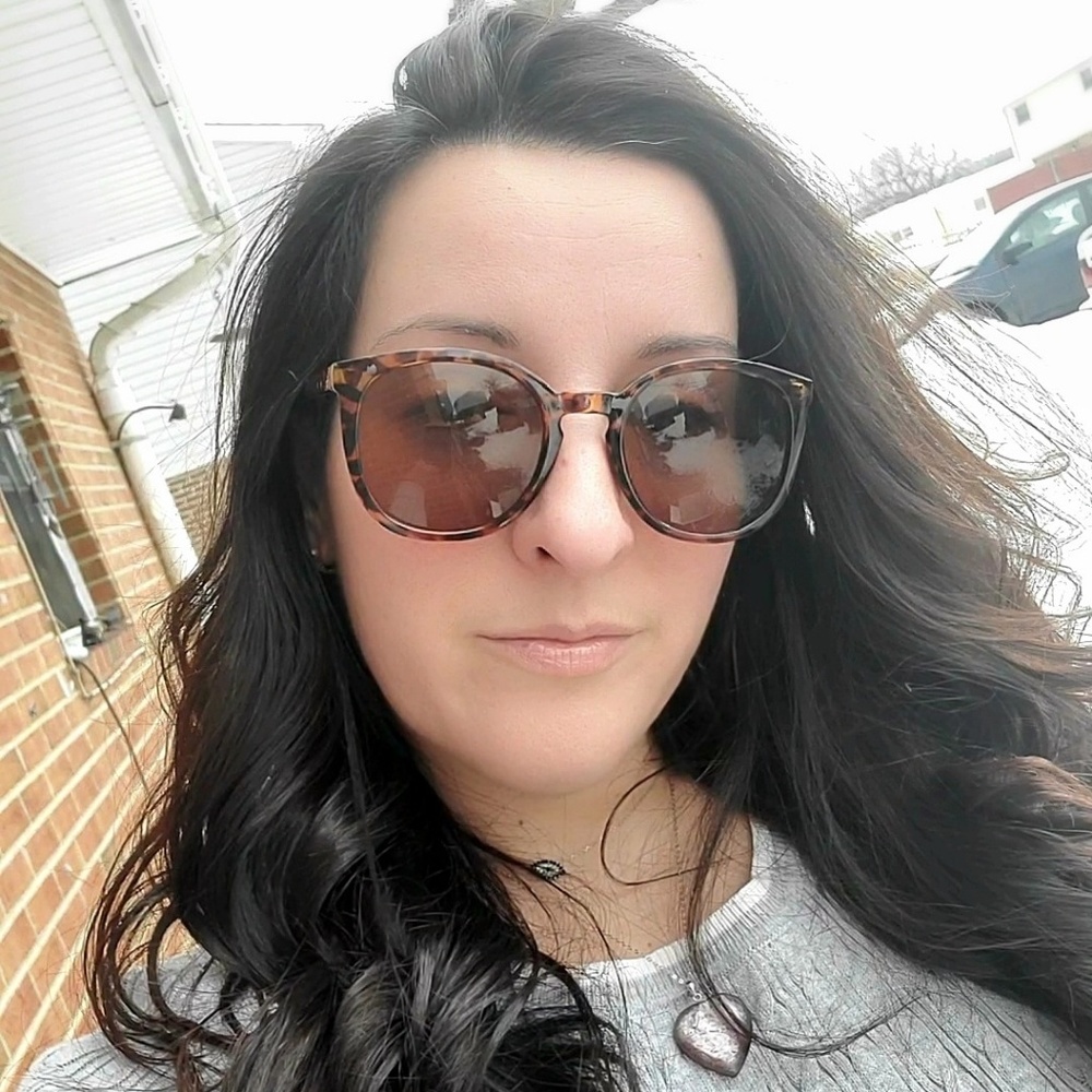 Meet your Posher, Xana (Shana)